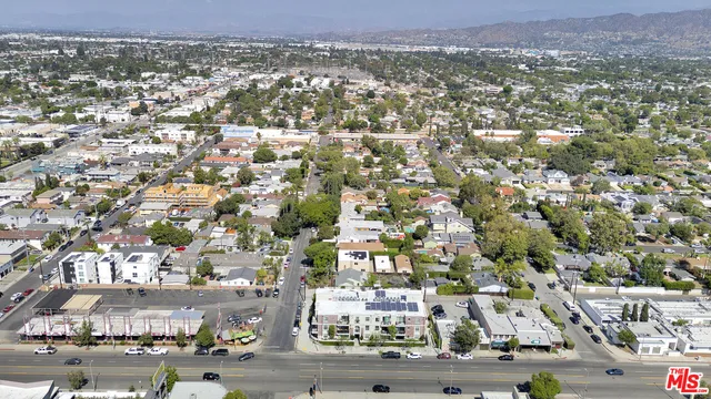 $9,800,000 | 10455 West Magnolia Boulevard, North Hollywood, CA 91601