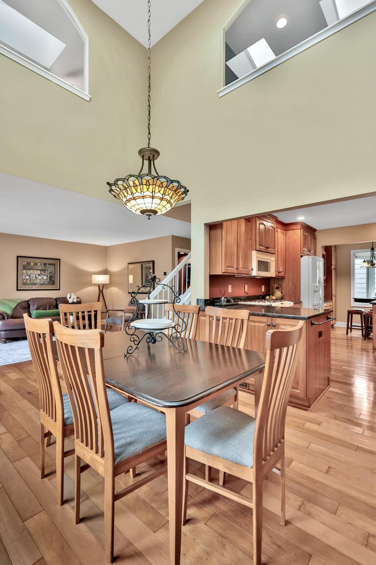 8264 Kingslee Road Bloomington, MN 55438 - Photo 4 of 38 Gallery Image 4