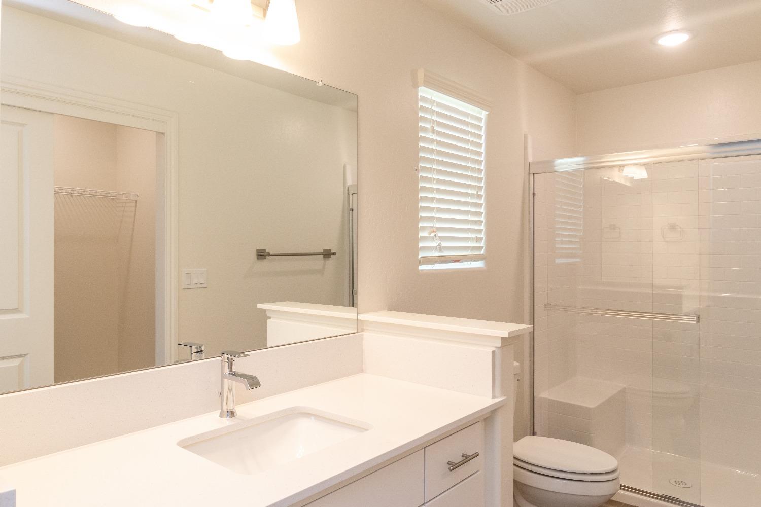 512 Pioneer Lane Clovis, CA 93619 - Photo 16 of 17 a bathroom with a sink a toilet and shower