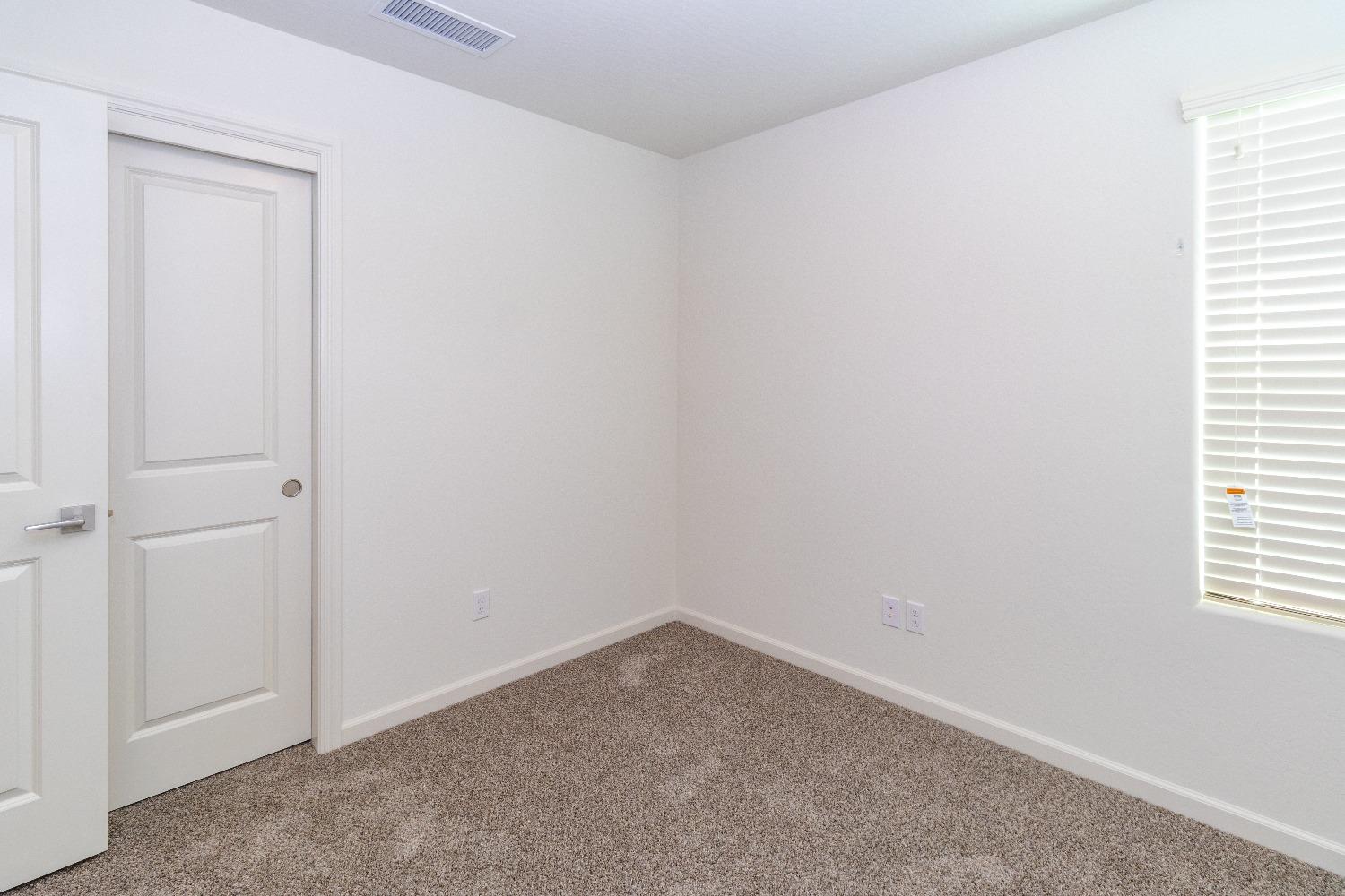 512 Pioneer Lane Clovis, CA 93619 - Photo 8 of 17 a room that has a window in it