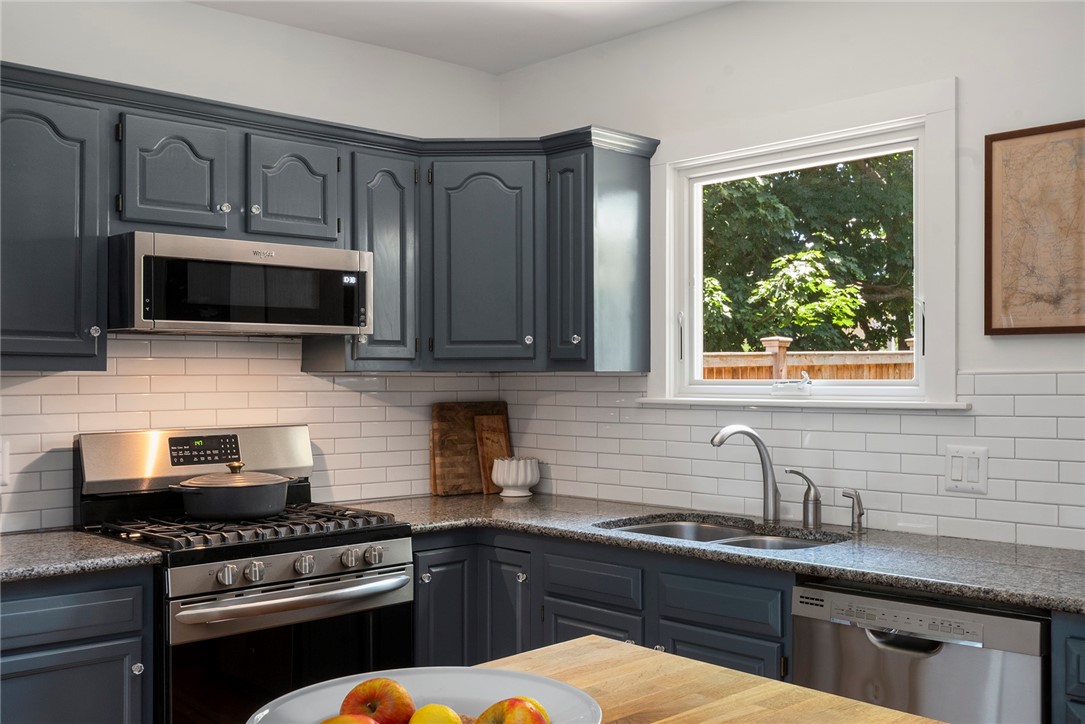 229 6th Street Providence, RI 02906 - Photo 21 of 46