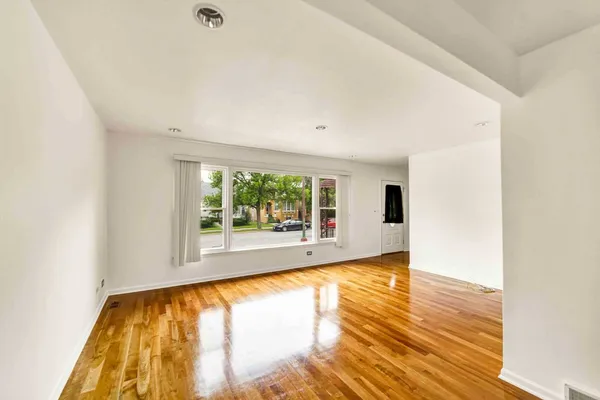 $500,000 | 2725 North Oak Park Avenue, Chicago, IL 60707