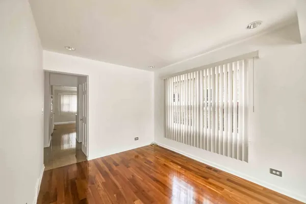 $500,000 | 2725 North Oak Park Avenue, Chicago, IL 60707