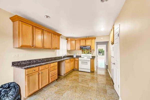 $500,000 | 2725 North Oak Park Avenue, Chicago, IL 60707