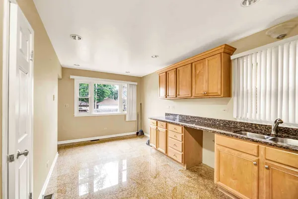 $500,000 | 2725 North Oak Park Avenue, Chicago, IL 60707