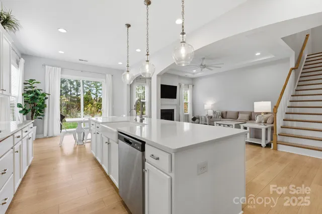 a large kitchen with kitchen island a large island in it