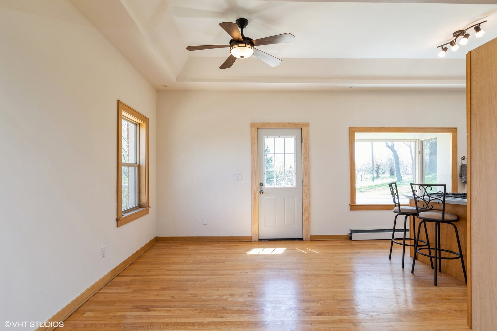 28660 Golf View Drive Spring Grove, IL 60081 - Photo 7 of 25 a view of a livingroom with furniture and hardwood floor