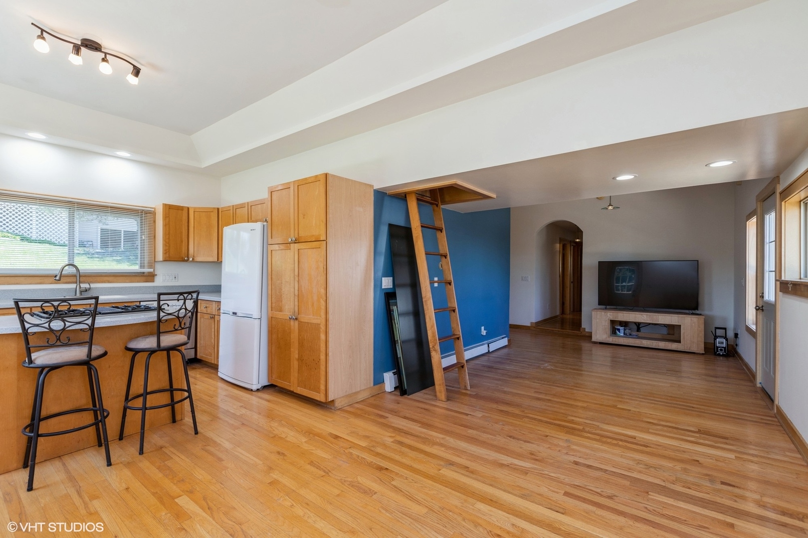 28660 Golf View Drive Spring Grove, IL 60081 - Photo 8 of 25 a view of a room with furniture and wooden floor