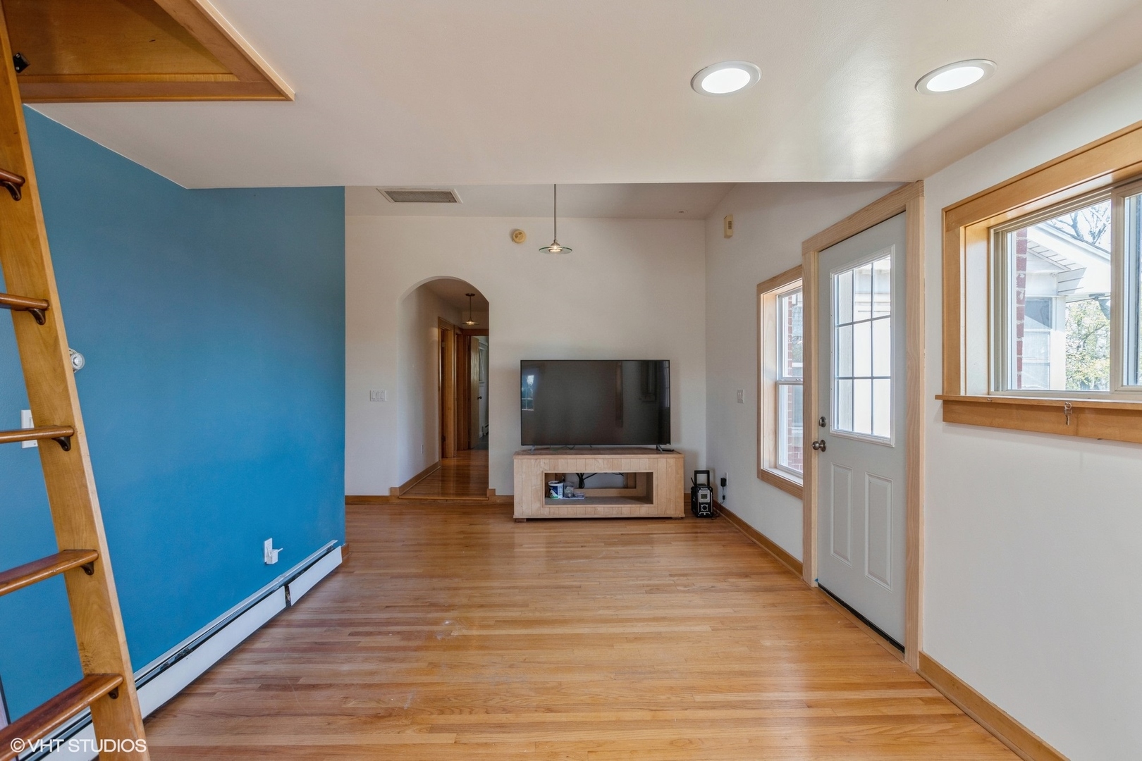 28660 Golf View Drive Spring Grove, IL 60081 - Photo 9 of 25 a living room with furniture and a flat screen tv