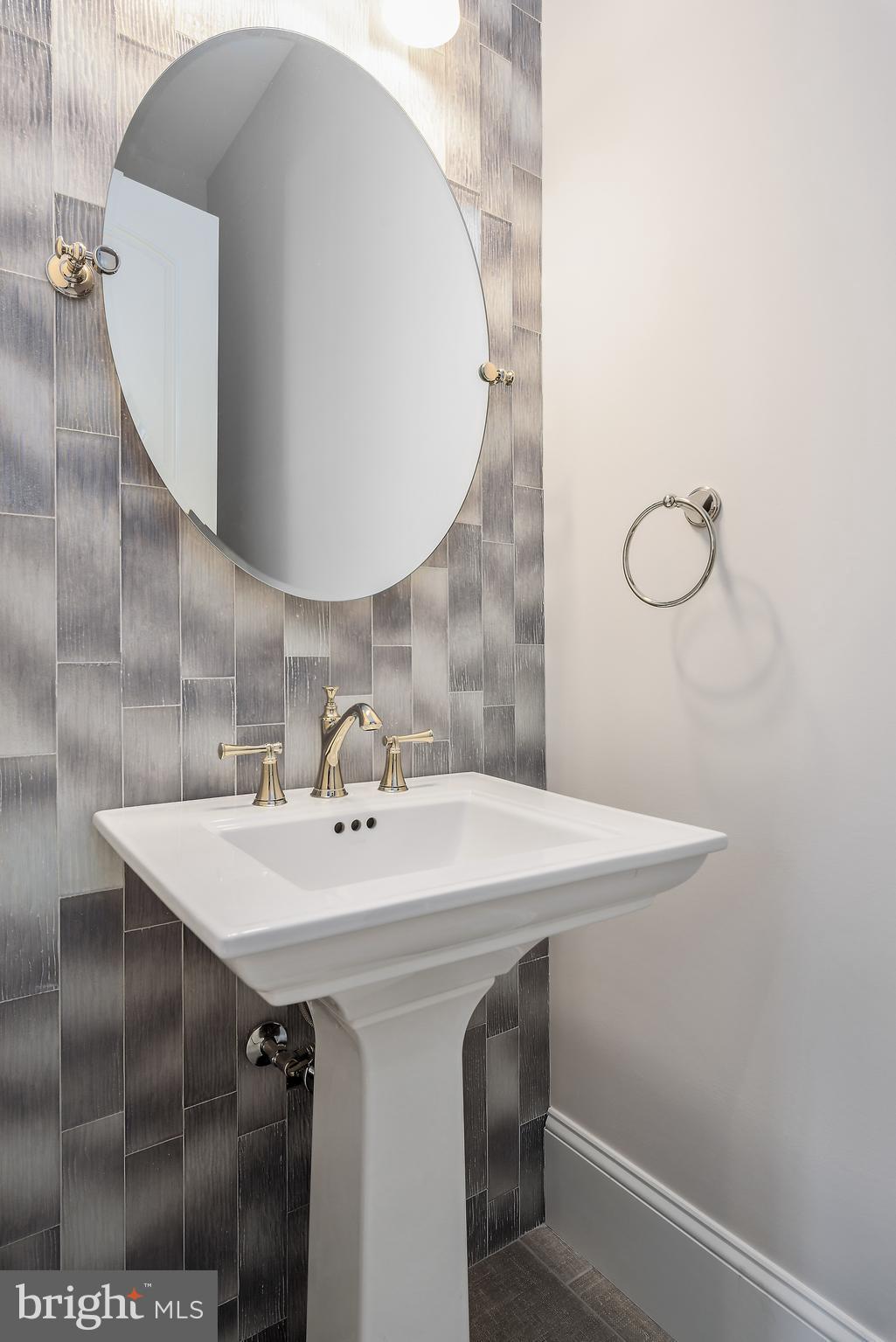916 Ninovan Road Southeast Vienna, VA 22180 - Photo 14 of 30 Bath