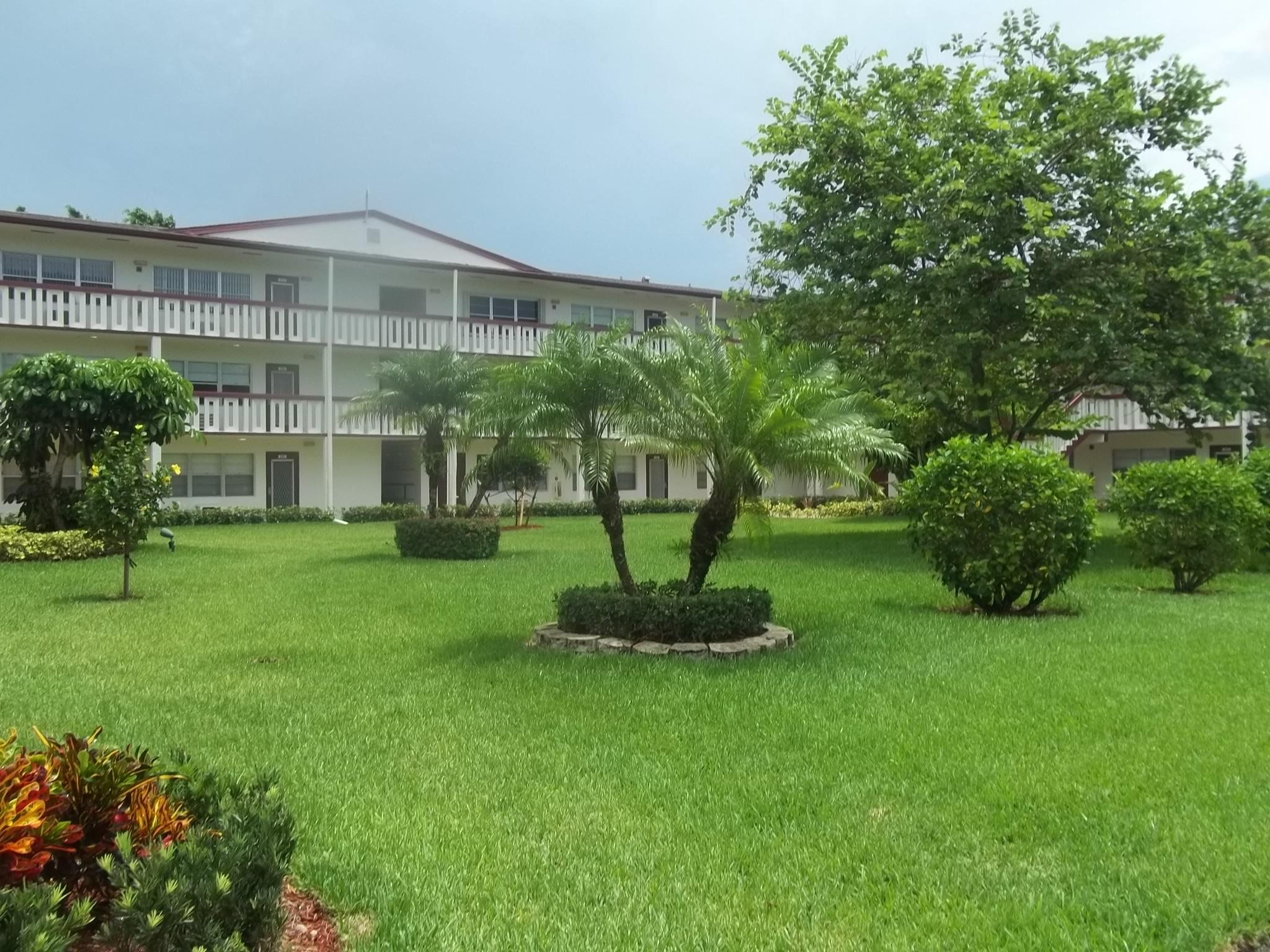 383 Fanshaw, Unit J Boca Raton, FL 33434 - Photo 1 of 7 100_2004