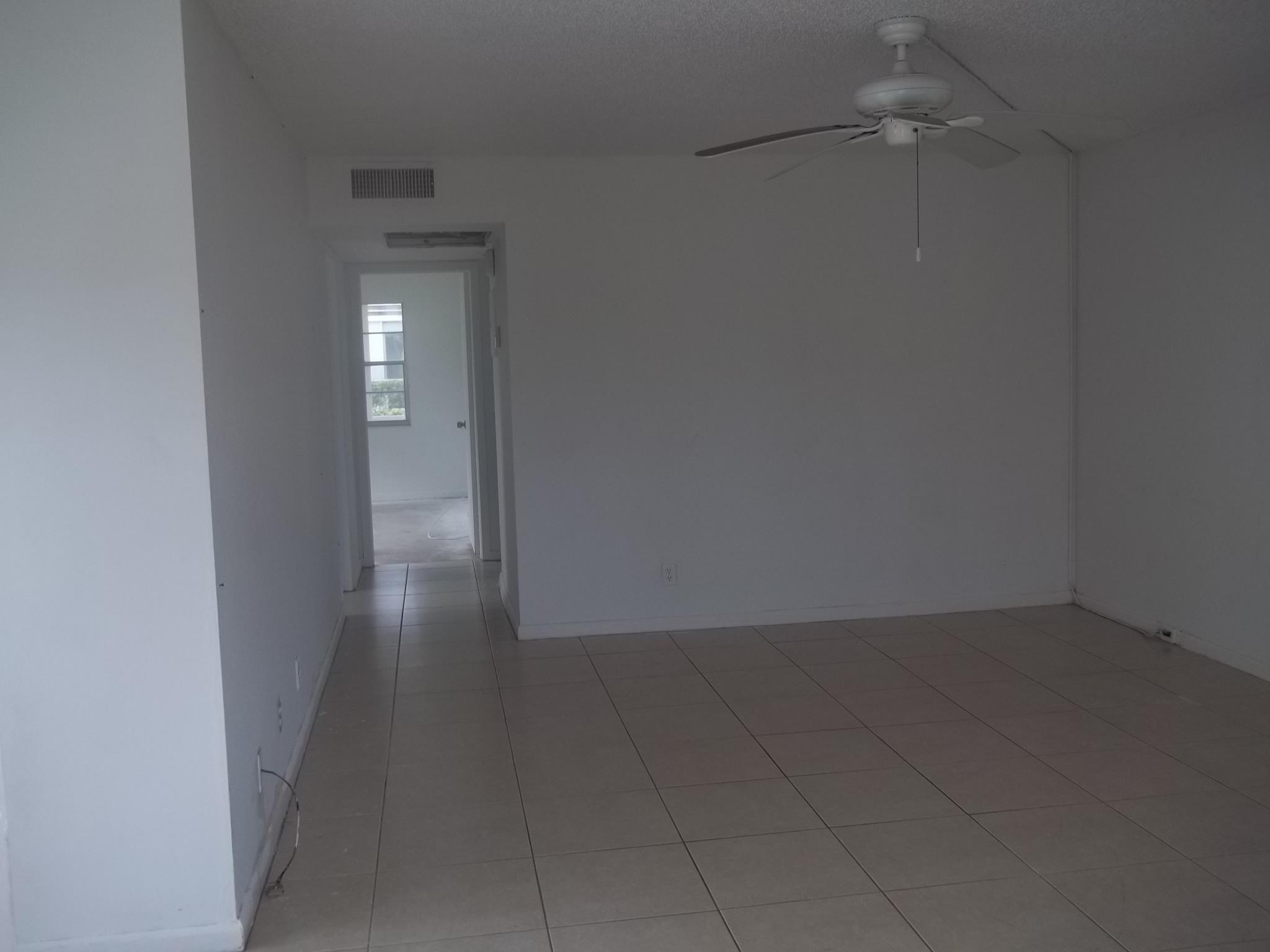 383 Fanshaw, Unit J Boca Raton, FL 33434 - Photo 5 of 7 100_1997