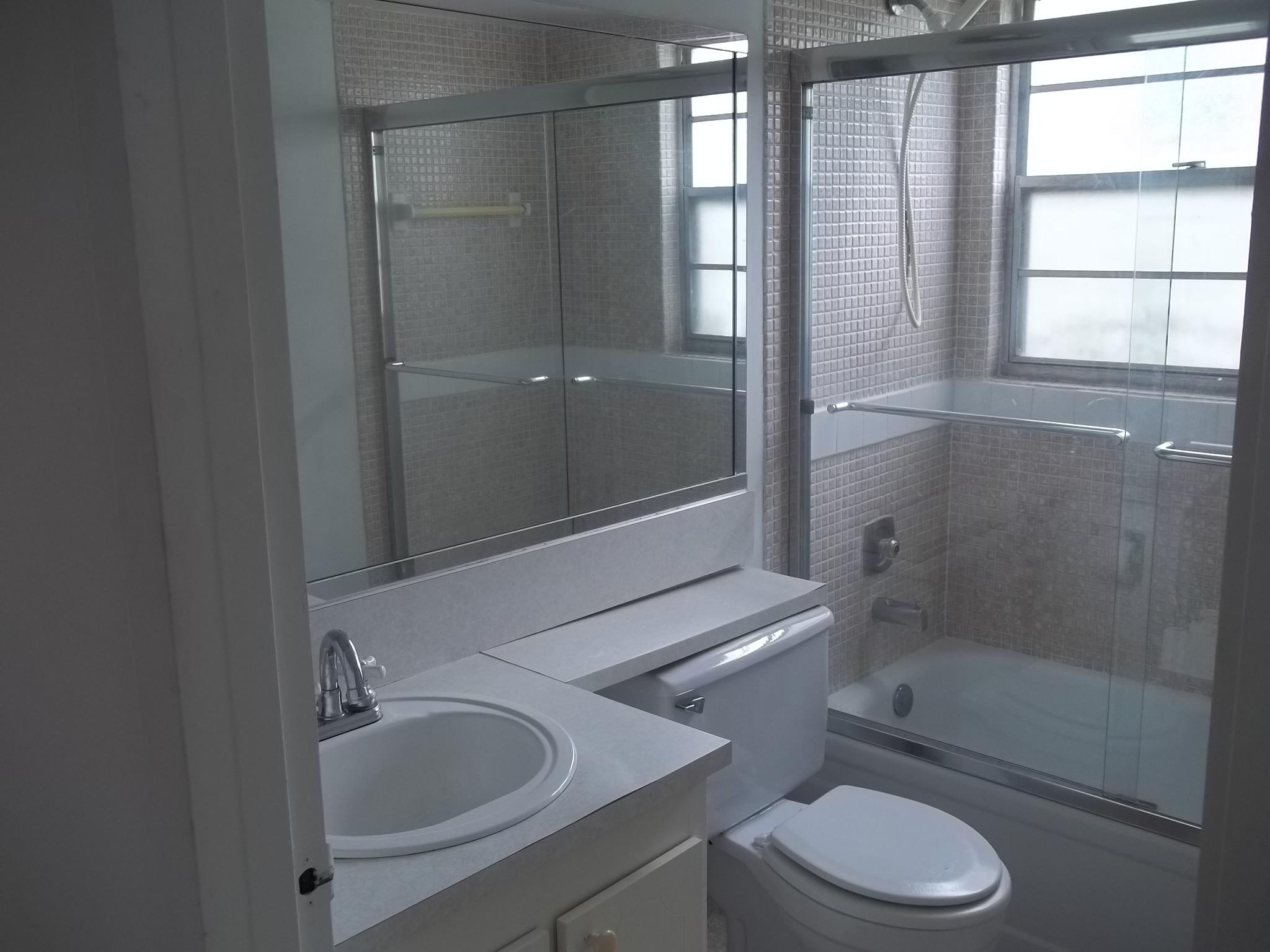 383 Fanshaw, Unit J Boca Raton, FL 33434 - Photo 6 of 7 100_2000
