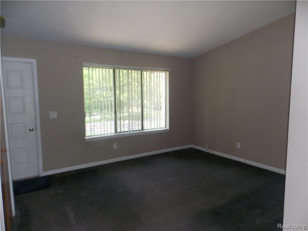 650 North Conklin Road Lake Orion, MI 48362 - Photo 7 of 17 025.JPG