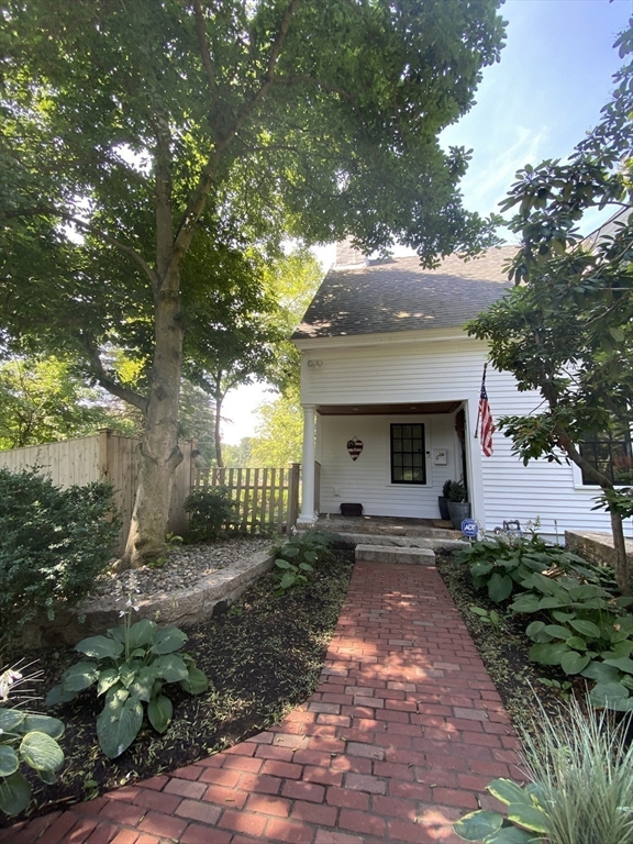 261 Salem End Road Framingham, MA 01702 - Photo 4 of 42 Gallery Image 4