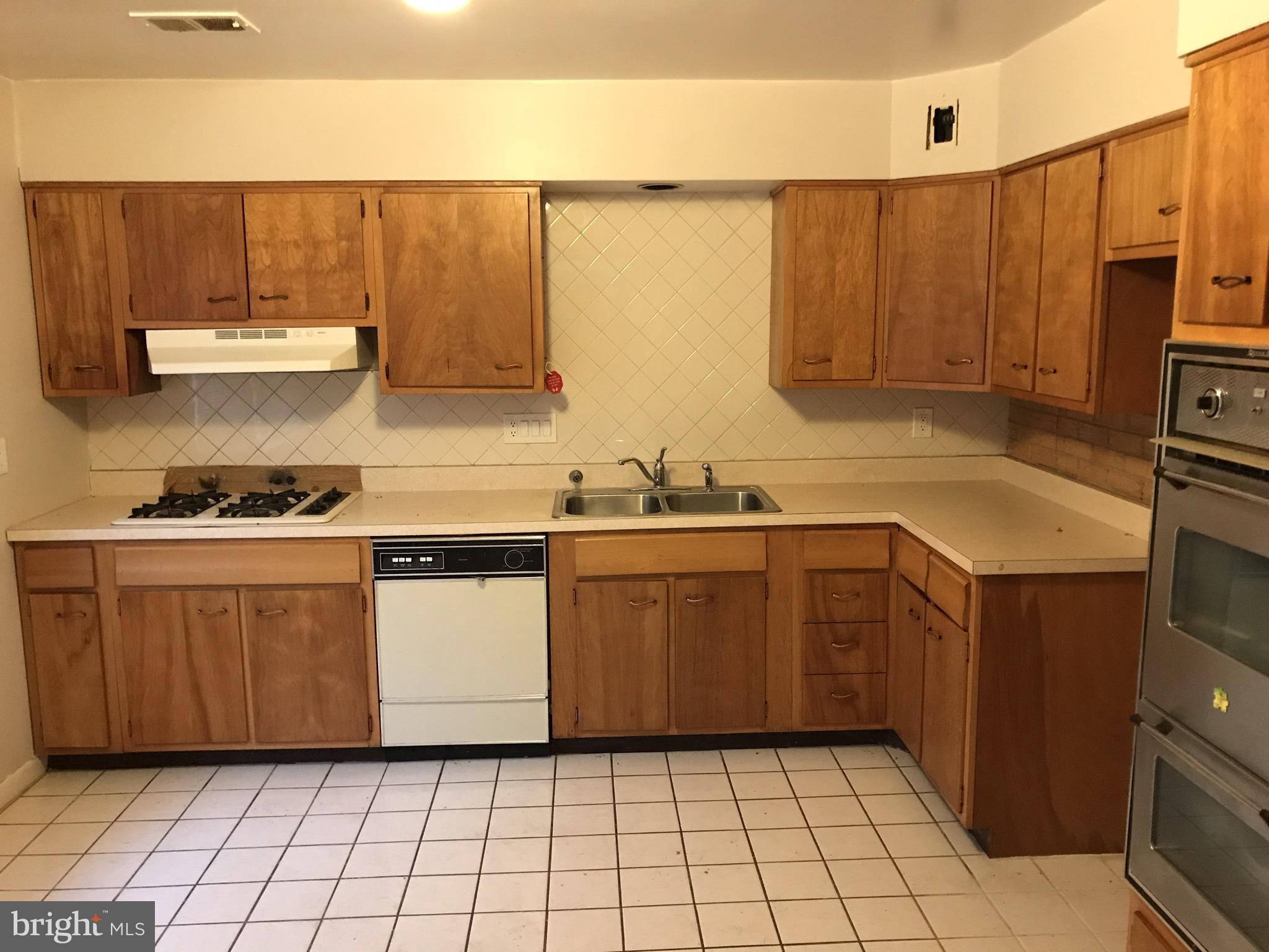 9502 Tuckerman Street Lanham, MD 20706 - Photo 3 of 12 Kitchen