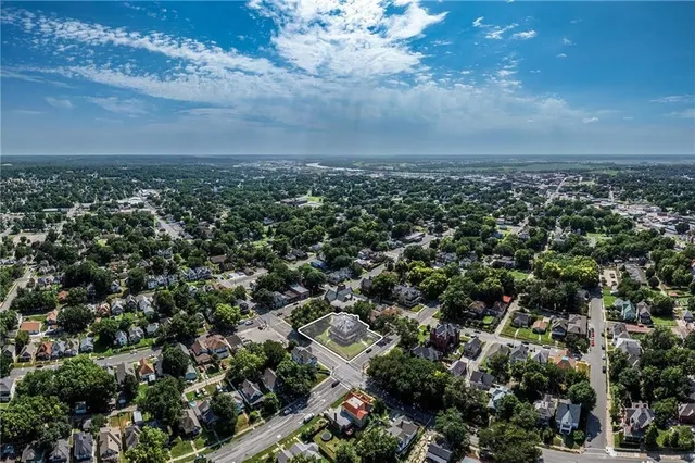 $468,000 | 2120 Faraon Street, St. Joseph, MO 64501