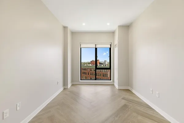 $5,450 | 1 Canal Street, Unit PH1211, Boston, MA 02114