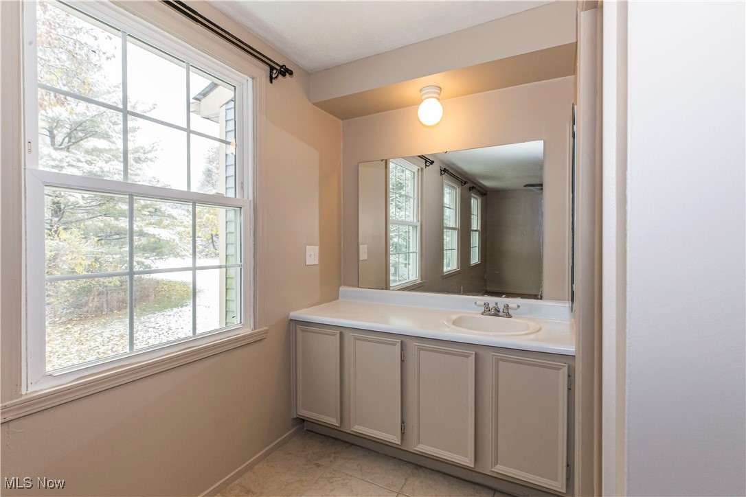 147 Quaker Ridge Drive Akron, OH 44313 - Photo 20 of 31 EnSuite in Bedroom with standing shower and toilet in enclosed adjoining room