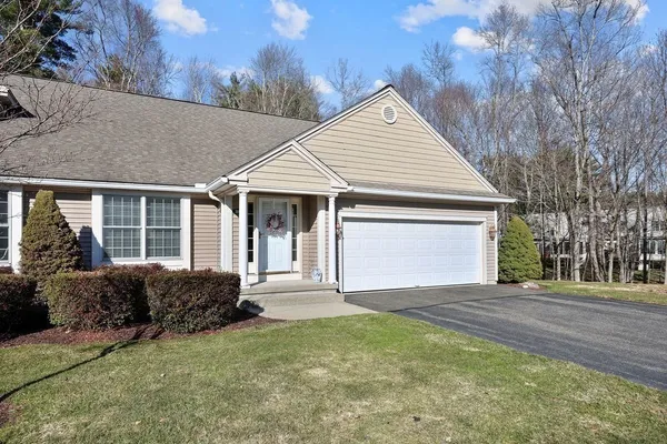 $579,900 | 300 Pinehurst Drive, Unit 300, East Longmeadow, MA 01028