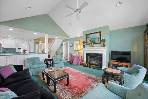 $579,900 | 300 Pinehurst Drive, Unit 300, East Longmeadow, MA 01028