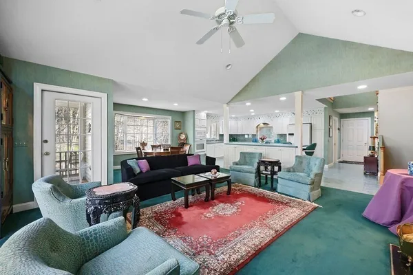 $579,900 | 300 Pinehurst Drive, Unit 300, East Longmeadow, MA 01028