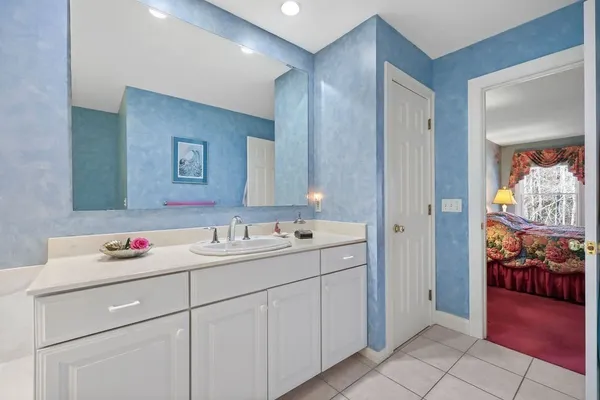 $579,900 | 300 Pinehurst Drive, Unit 300, East Longmeadow, MA 01028