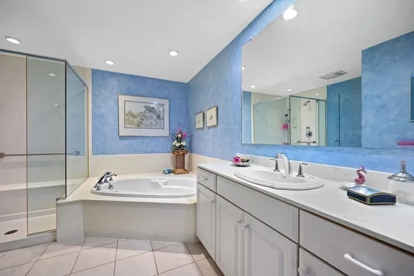 $579,900 | 300 Pinehurst Drive, Unit 300, East Longmeadow, MA 01028