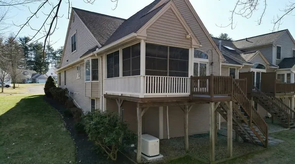 $579,900 | 300 Pinehurst Drive, Unit 300, East Longmeadow, MA 01028