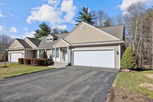 $579,900 | 300 Pinehurst Drive, Unit 300, East Longmeadow, MA 01028