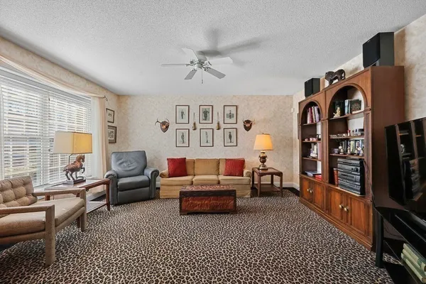 $579,900 | 300 Pinehurst Drive, Unit 300, East Longmeadow, MA 01028