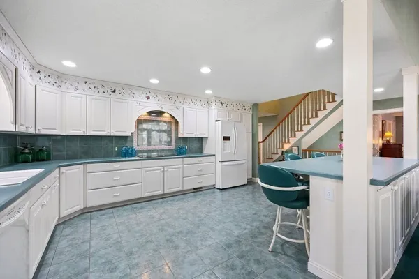 $579,900 | 300 Pinehurst Drive, Unit 300, East Longmeadow, MA 01028