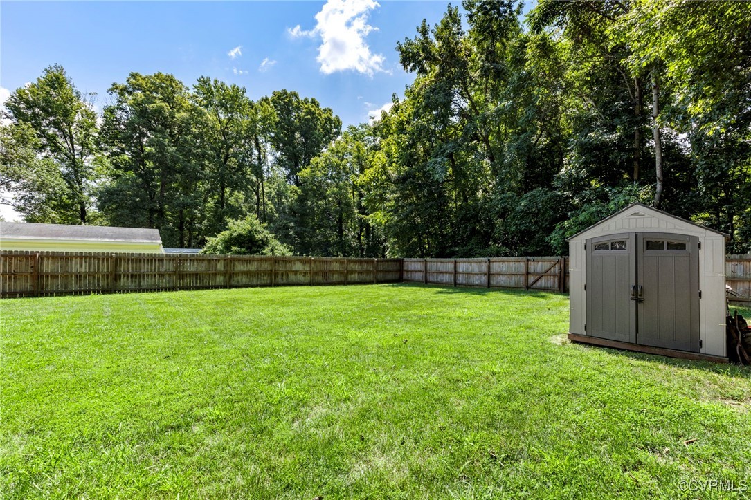 2901 Kingsdale Road North Chesterfield, VA 23237 - Photo 20 of 22 a backyard of a house with lots of green space