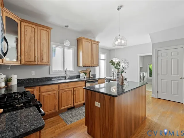 $1,135,000 | 12 Tow Path Lane South, Richmond, VA 23221