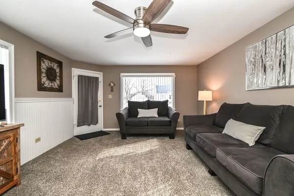 $339,900 | 3877 Grandview Avenue, Gurnee, IL 60031