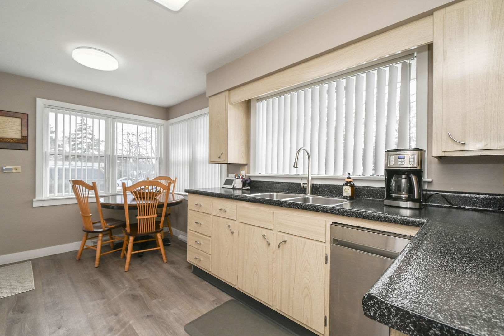 3877 Grandview Avenue Gurnee, IL 60031 - Photo 10 of 39