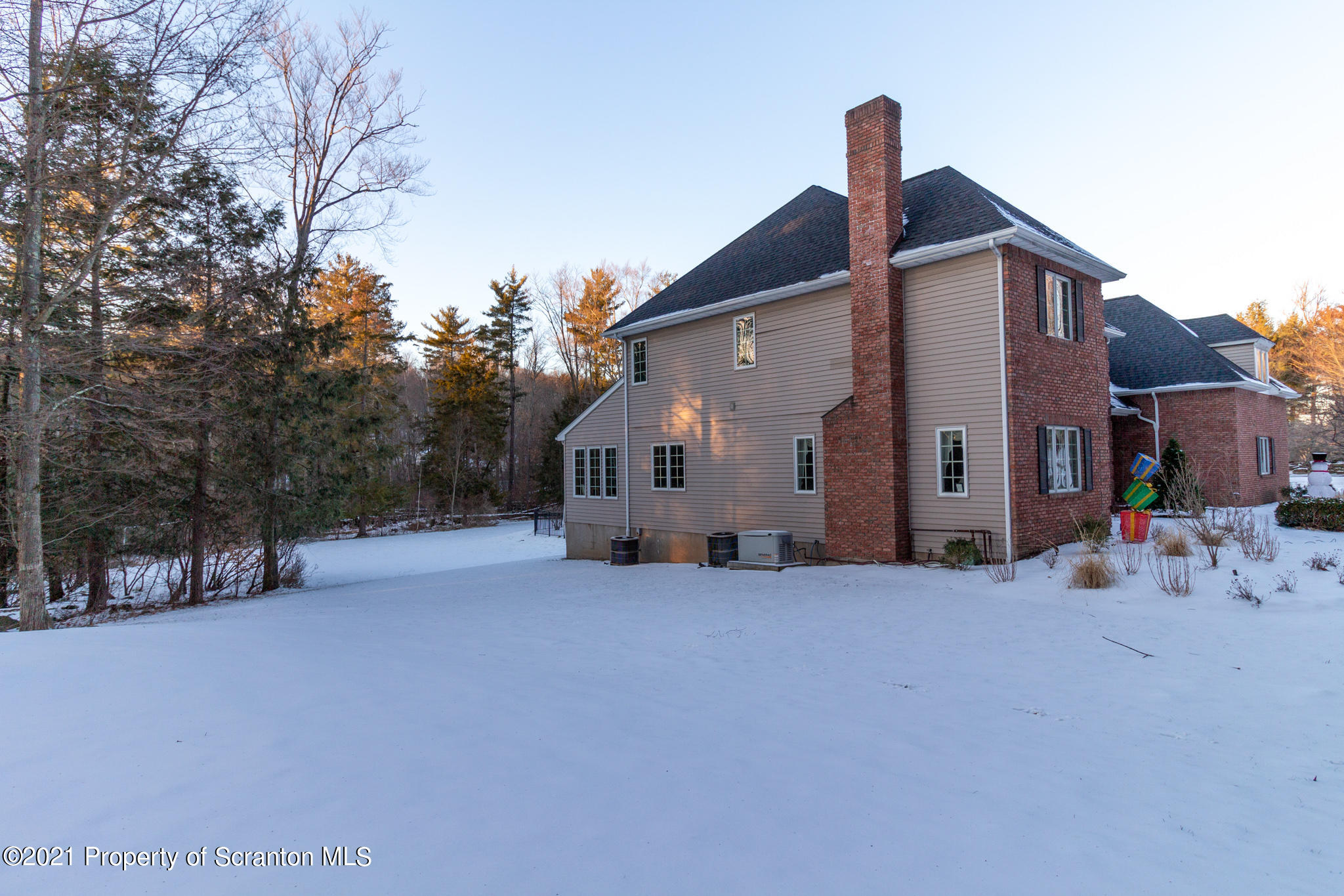 93 Dean Road Dalton, PA 18414 - Photo 2 of 54 Gallery Image 2