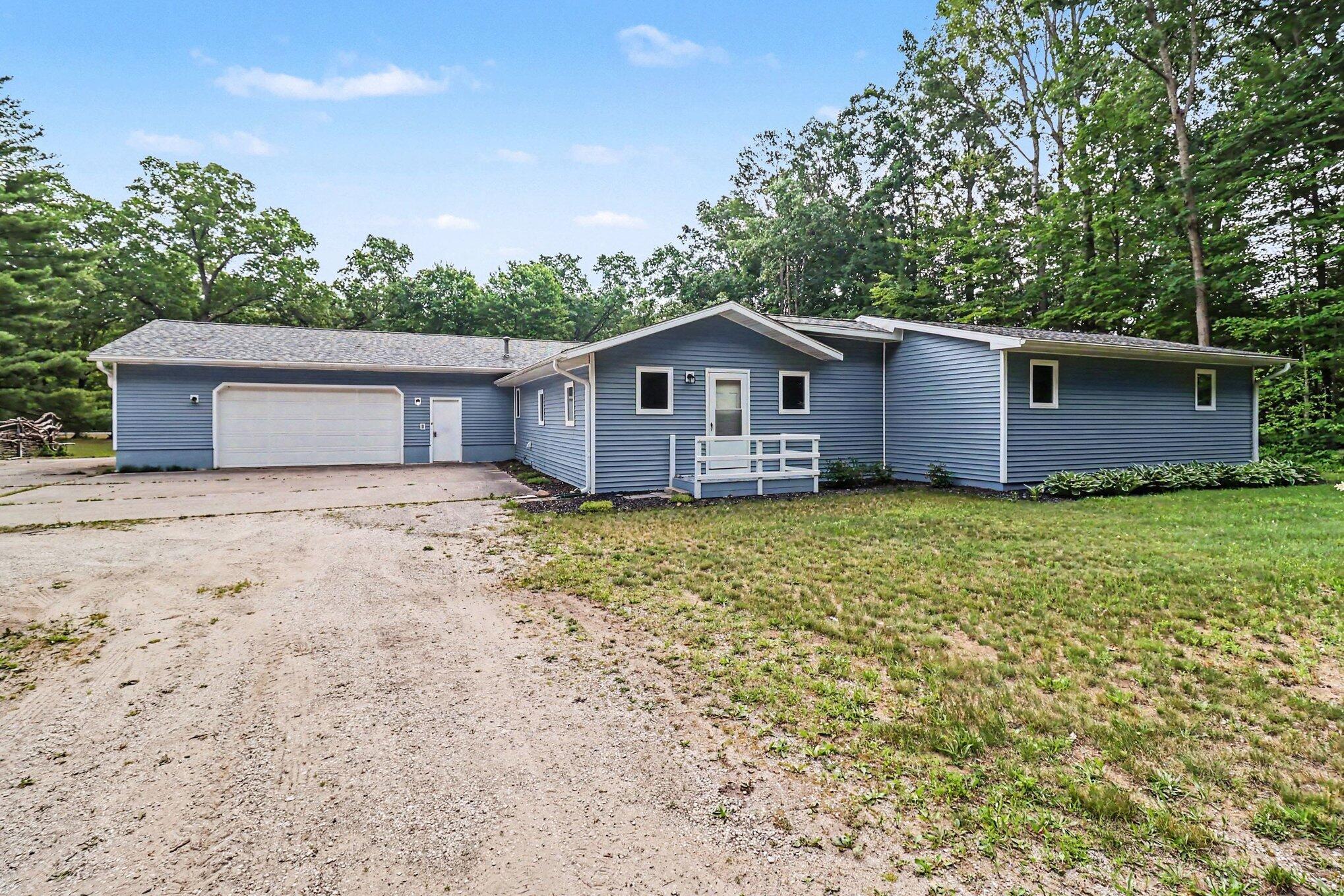 290 North Benson Road Fountain, MI 49410 - Photo 1 of 23 002_file_8123