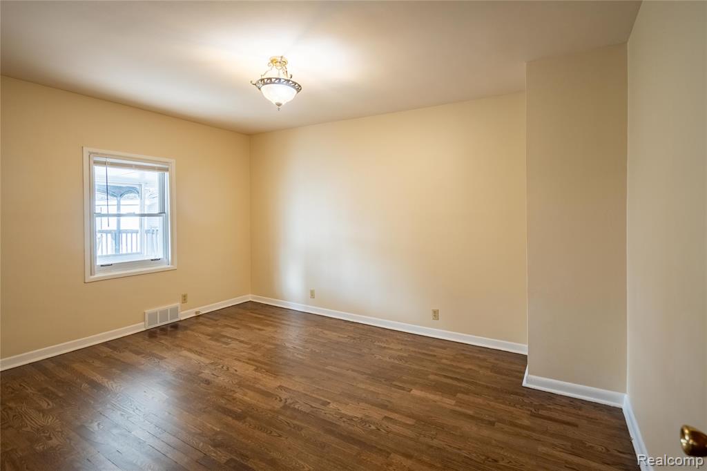 8354 Fenton Road Grand Blanc, MI 48439 - Photo 9 of 47 Gallery Image 9