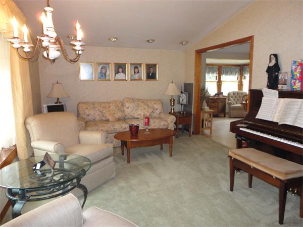 82 Esty Farm Road Newton, MA 02459 - Photo 3 of 20
