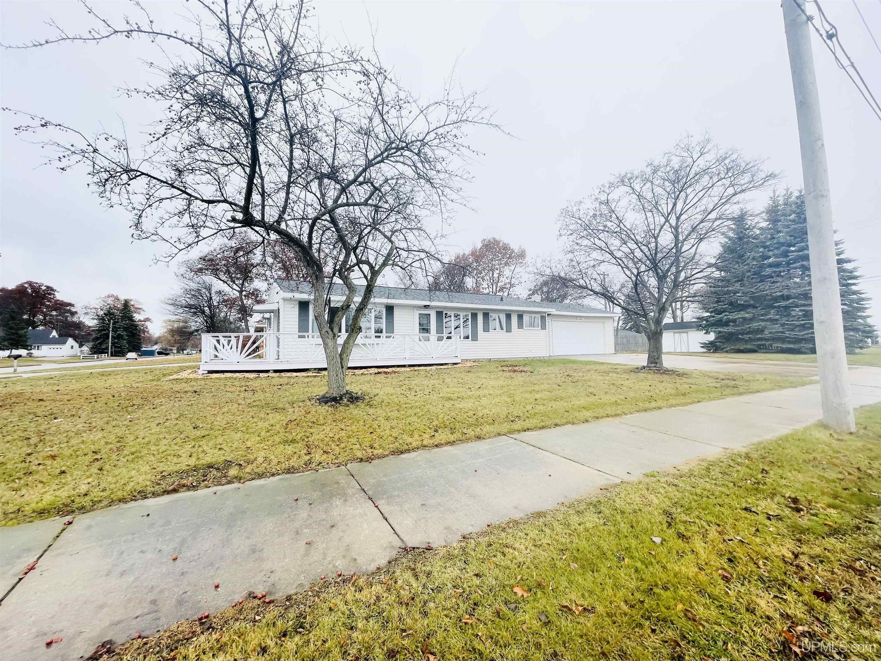 2201 South 23rd Street Escanaba, MI 49829 - Photo 2 of 20