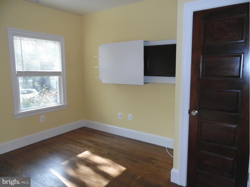 246 10th Street Northeast Washington, DC 20002 - Photo 3 of 29 Family Room