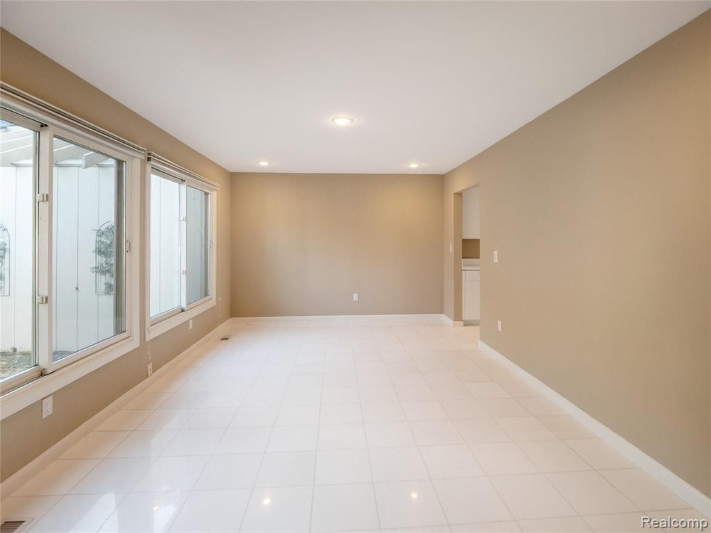 1835 Golf Ridge Drive Bloomfield Hills, MI 48302 - Photo 20 of 36