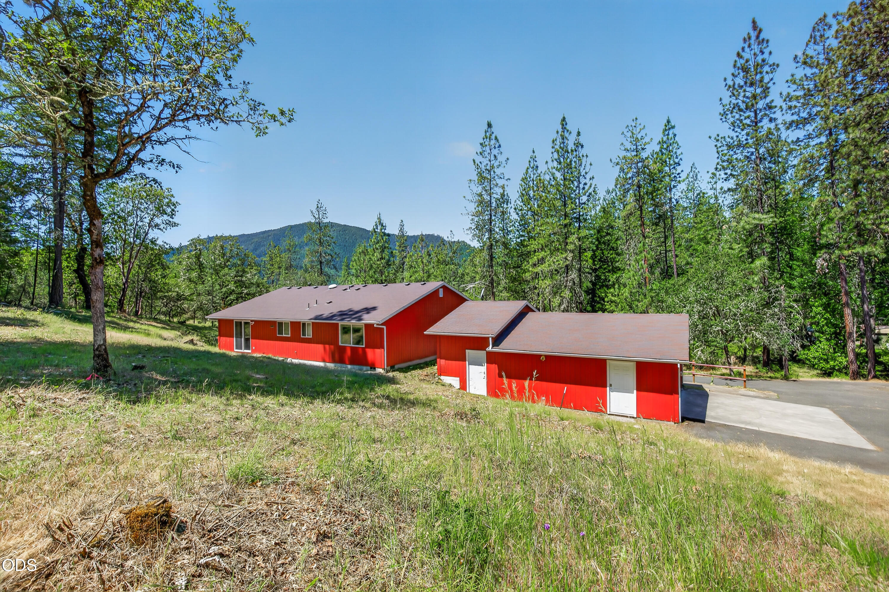 2850 East Evans Creek Road Rogue River, OR 97537 - Photo 5 of 43