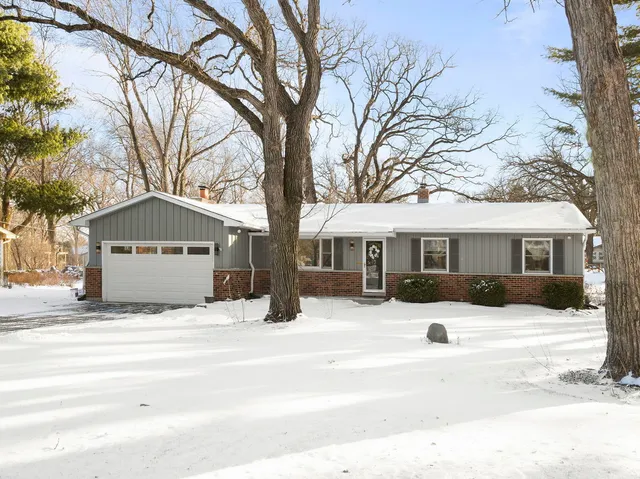 $445,000 | 4907 Valerie Drive, Crystal Lake, IL 60014