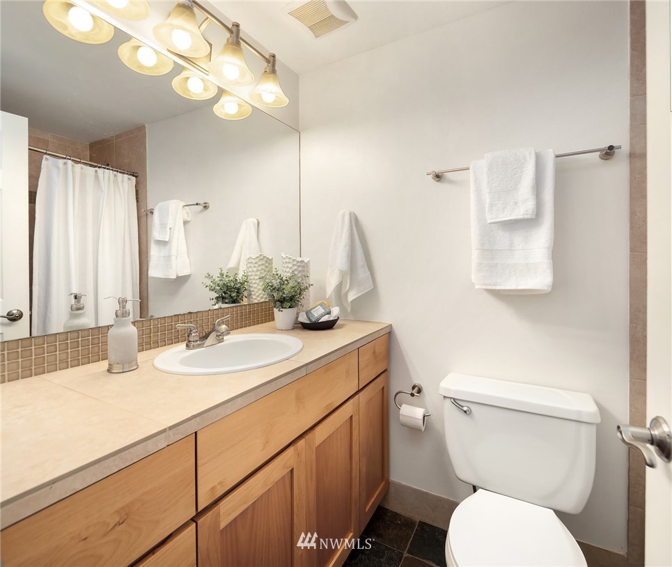 949 North 35th Street, Unit 100 Seattle, WA 98103 - Photo 12 of 15 Gallery Image 12