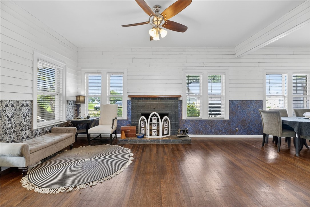 119 East Houston Street Refugio, TX 78377 - Photo 5 of 37