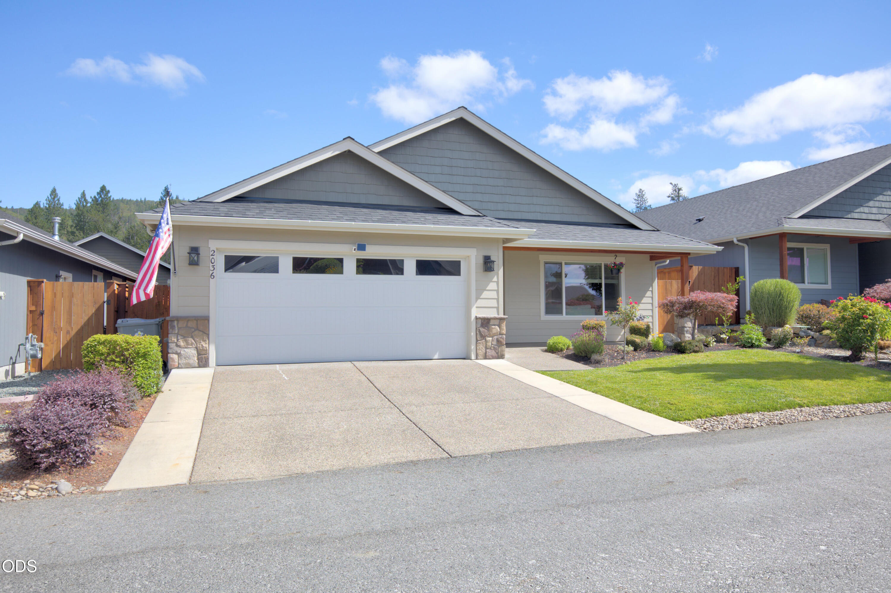 2036 Southwest Truman Way Grants Pass, OR 97526 - Photo 2 of 35