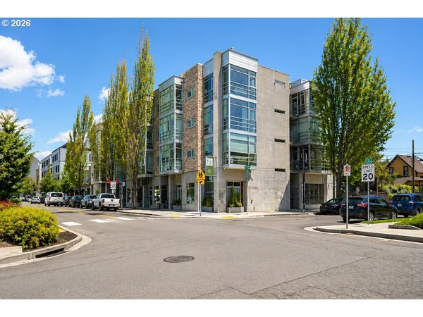 $240,000 | 910 Southeast 42nd Avenue, Unit 240, Portland, OR 97215
