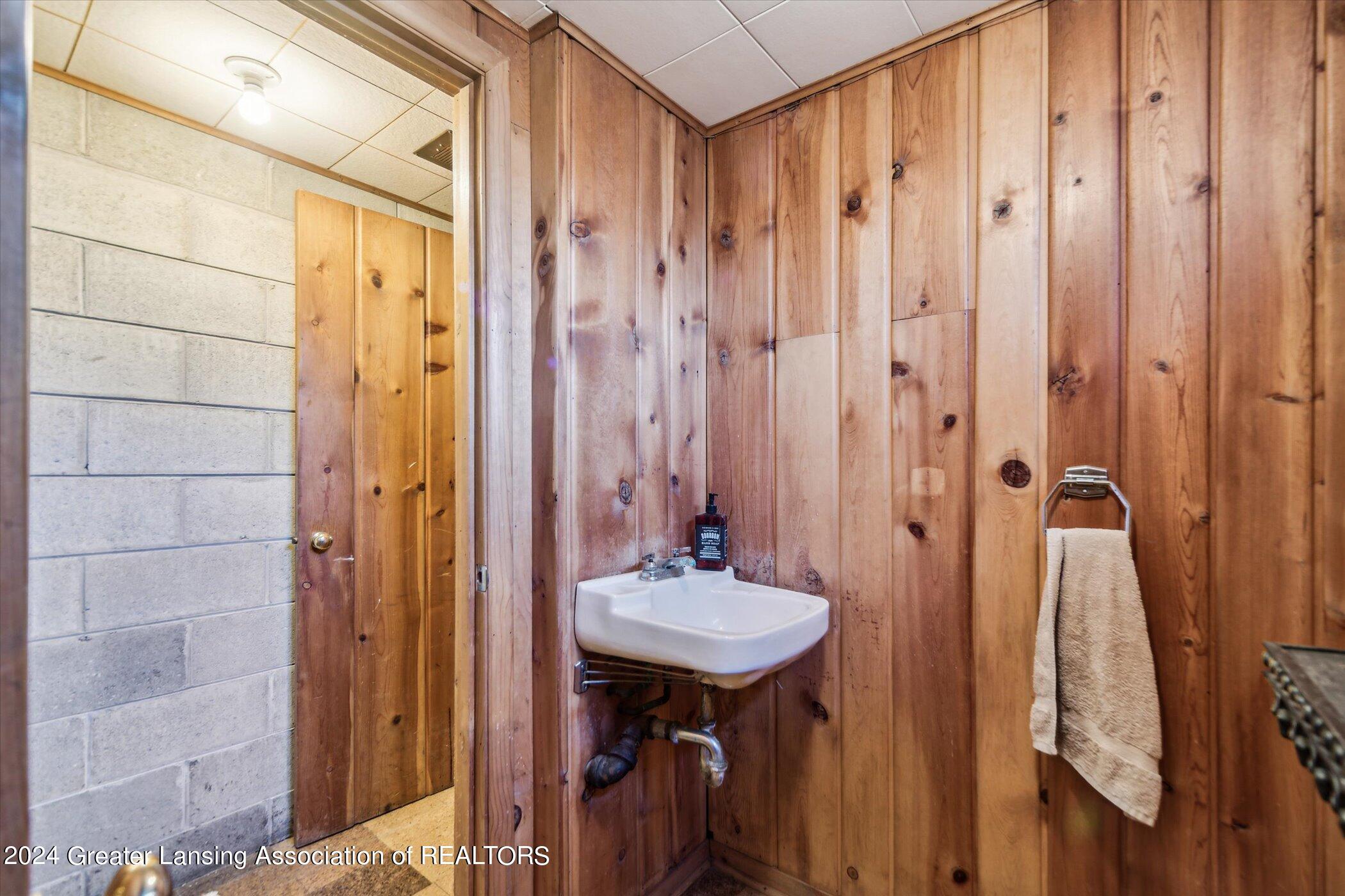 3808 West Holmes Road Lansing, MI 48911 - Photo 58 of 67 58-3808-W-Holmes-Rd-Lansing-MI-48911-Win